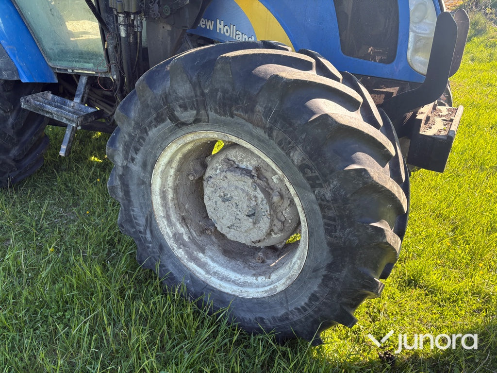 Traktor med lastare - New Holland, T5070