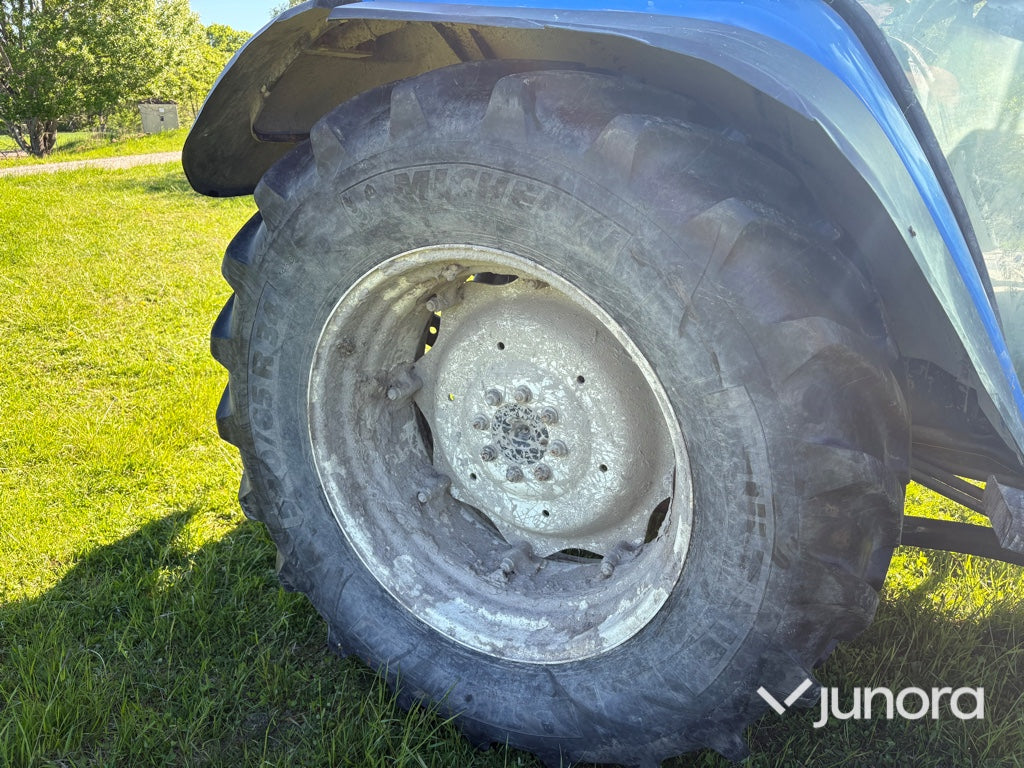 Traktor med lastare - New Holland, T5070