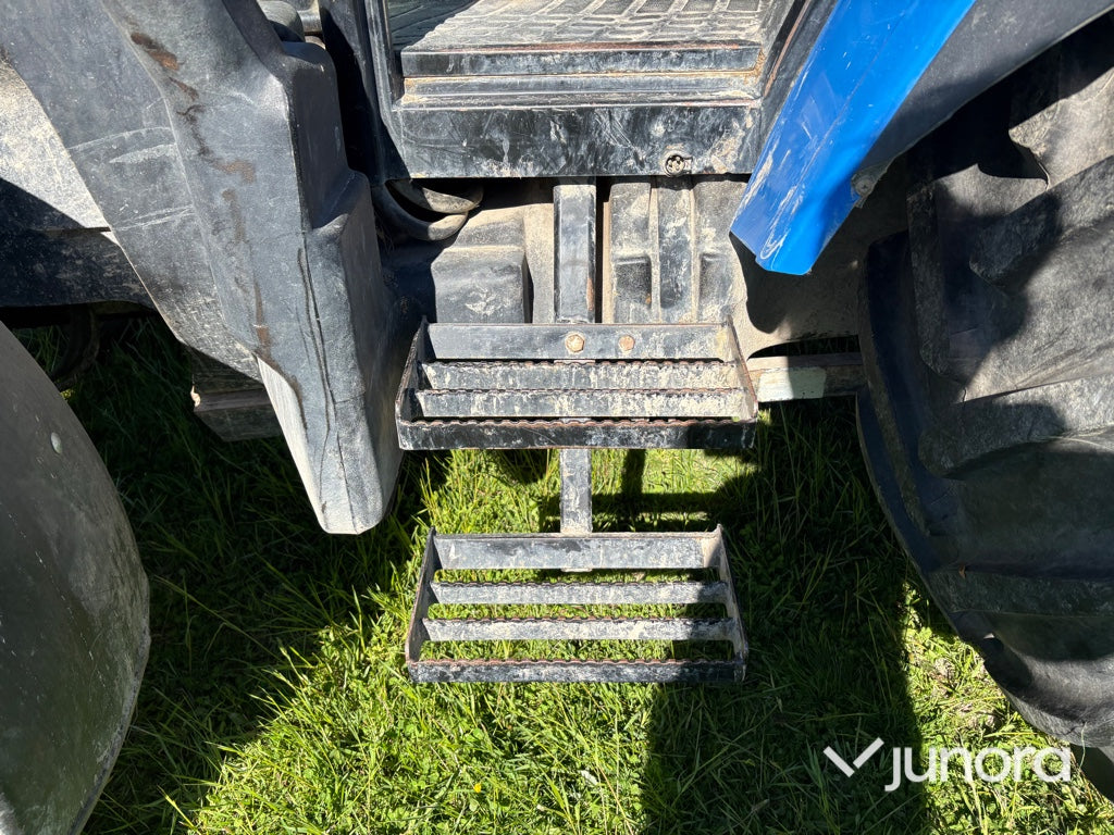 Traktor med lastare - New Holland, T5070