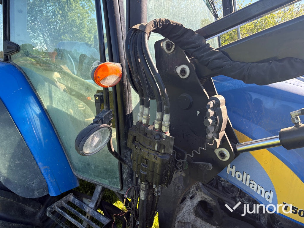Traktor med lastare - New Holland, T5070