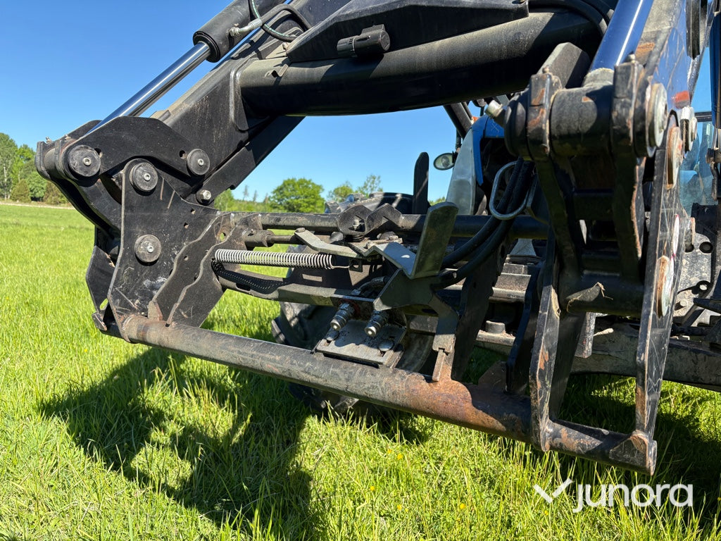 Traktor med lastare - New Holland, T5070