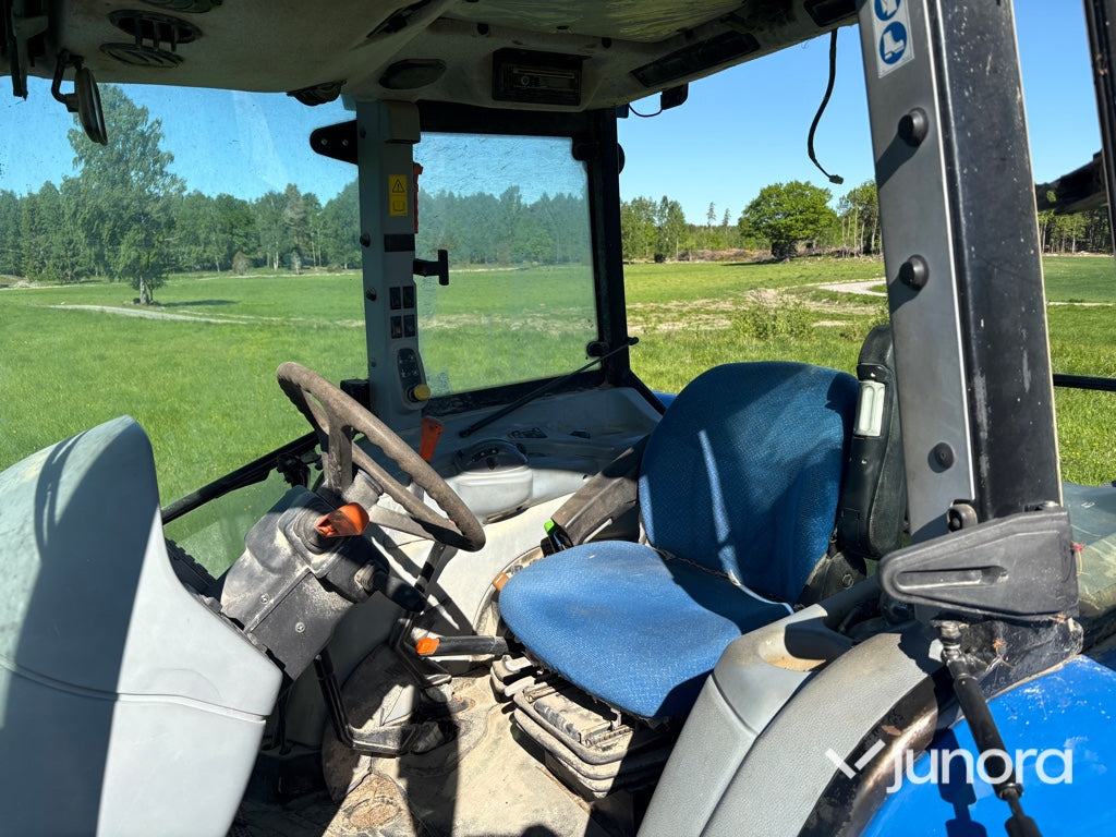 Traktor med lastare - New Holland, T5070