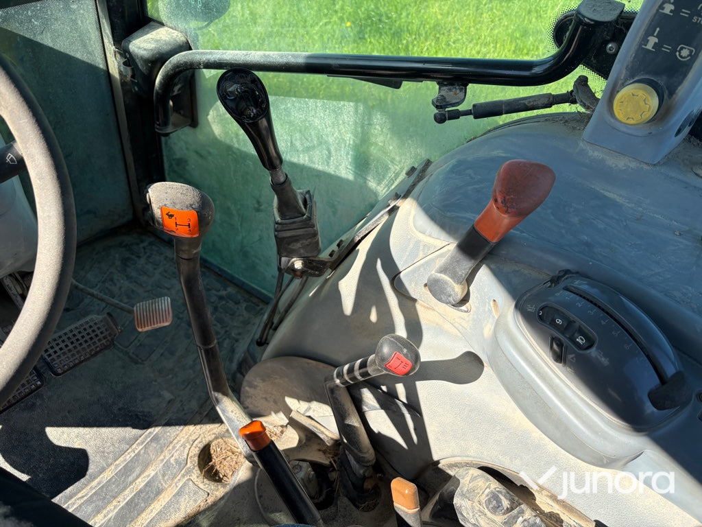 Traktor med lastare - New Holland, T5070