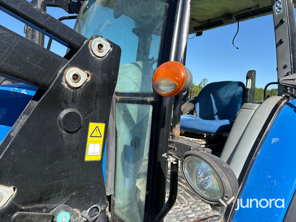Traktor med lastare - New Holland, T5070
