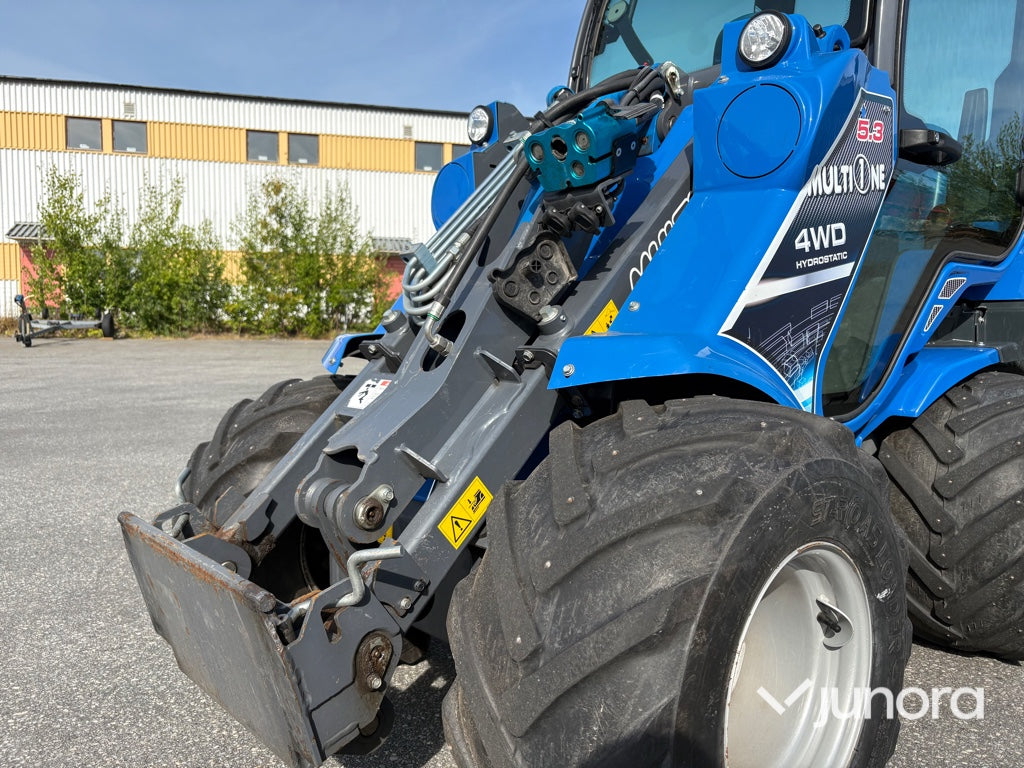 Kompaktlastare med redskap MultiOne 5.3K