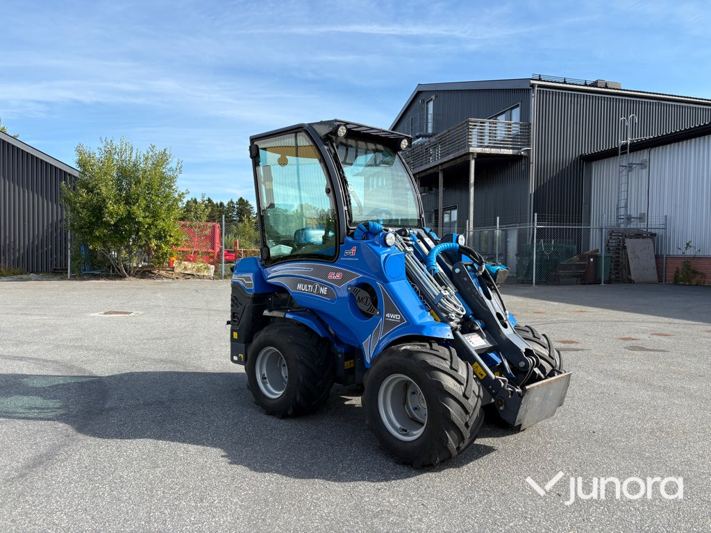 Kompaktlastare med redskap MultiOne 5.3K
