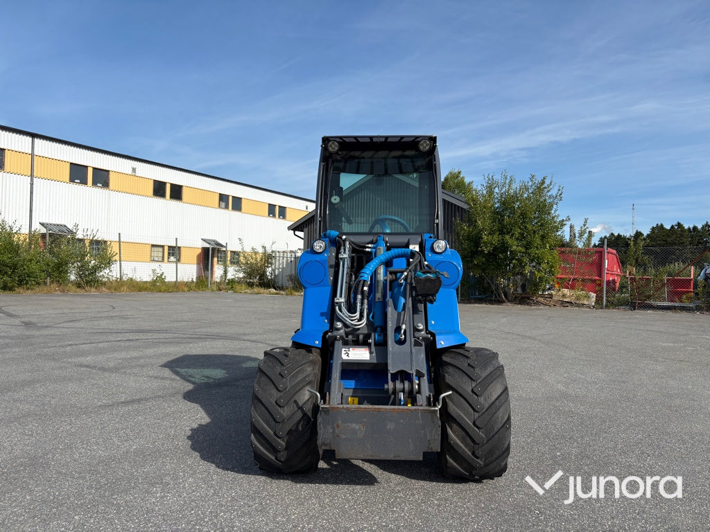 Kompaktlastare med redskap MultiOne 5.3K