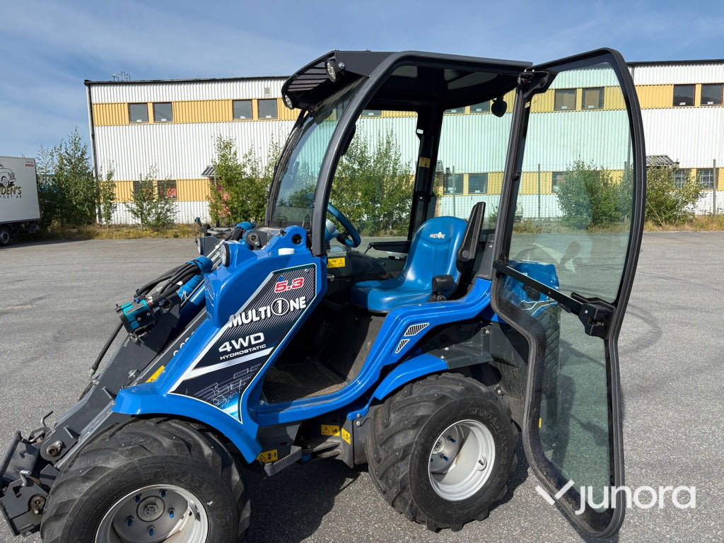Kompaktlastare med redskap MultiOne 5.3K