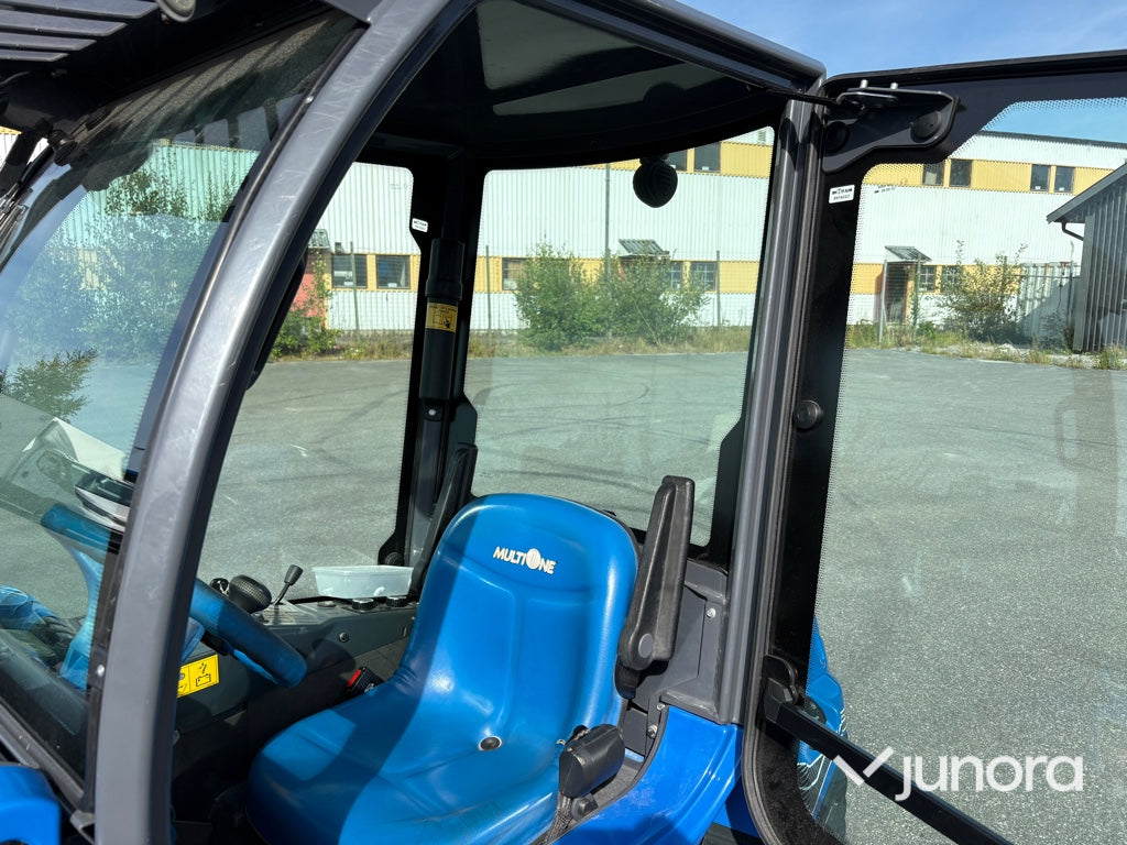 Kompaktlastare med redskap MultiOne 5.3K