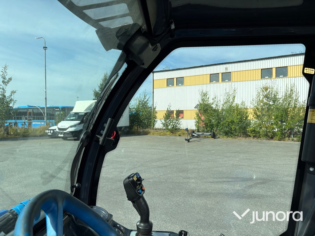 Kompaktlastare med redskap MultiOne 5.3K