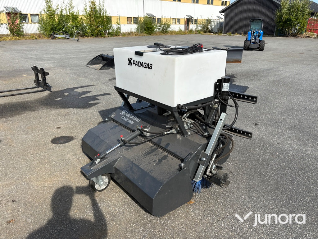 Kompaktlastare med redskap MultiOne 5.3K