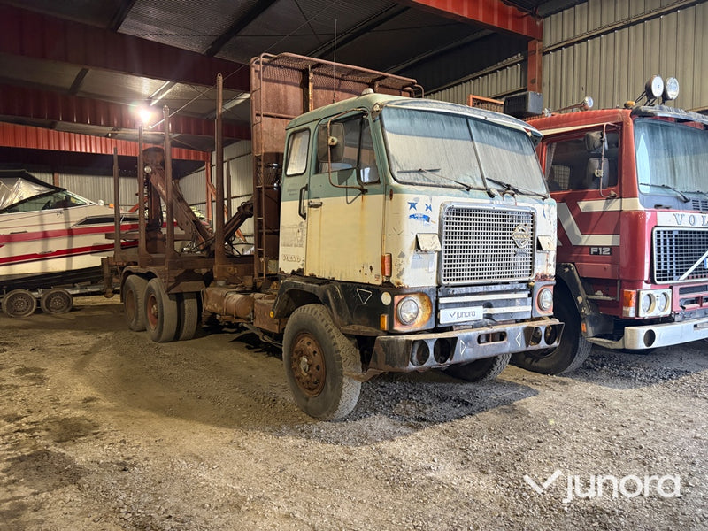 Timmerbil – Volvo FB med Jonsereds kran