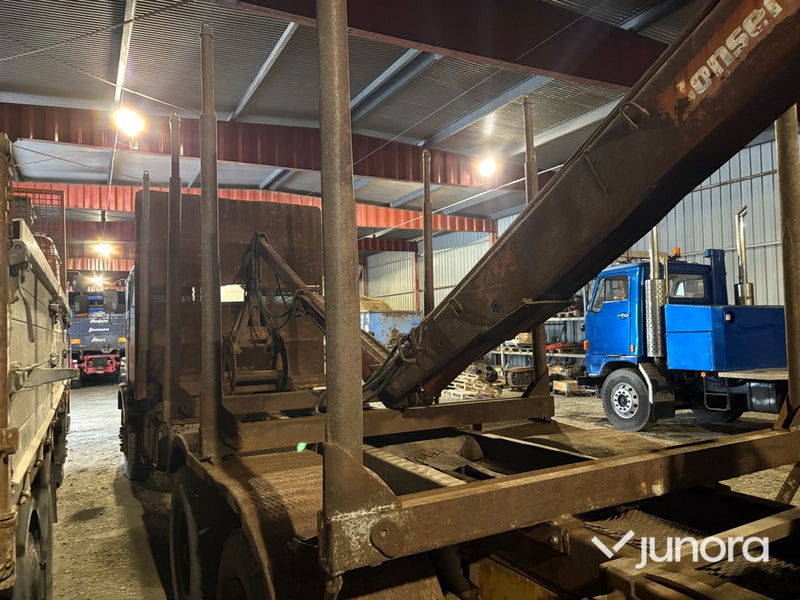 Timmerbil – Volvo FB med Jonsereds kran