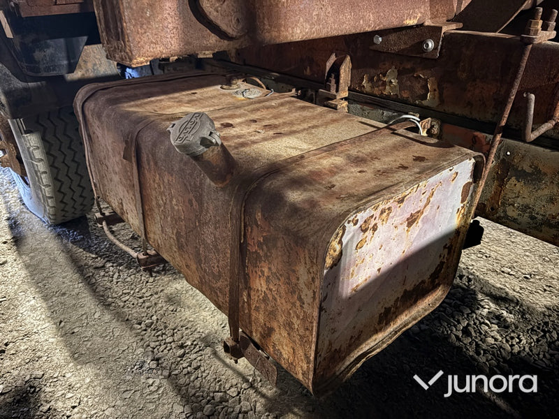 Timmerbil – Volvo FB med Jonsereds kran