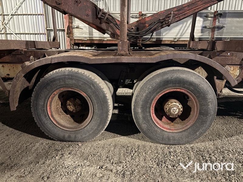 Timmerbil – Volvo FB med Jonsereds kran