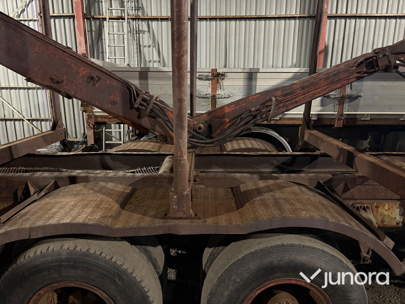 Timmerbil – Volvo FB med Jonsereds kran