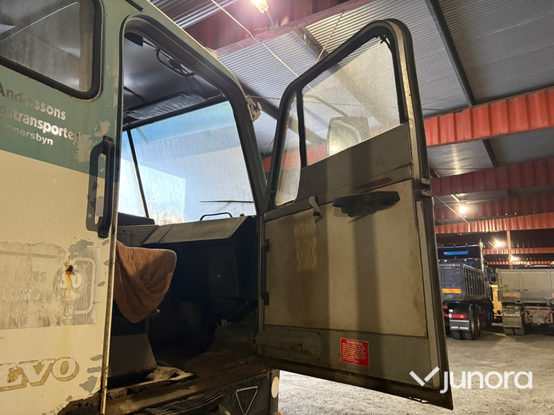 Timmerbil – Volvo FB med Jonsereds kran