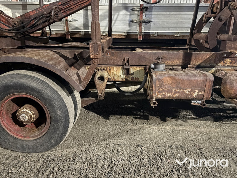 Timmerbil – Volvo FB med Jonsereds kran