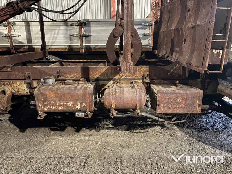 Timmerbil – Volvo FB med Jonsereds kran