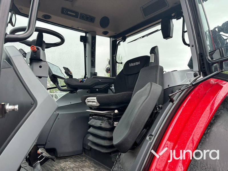 Valtra G 125 E Versu med lastare