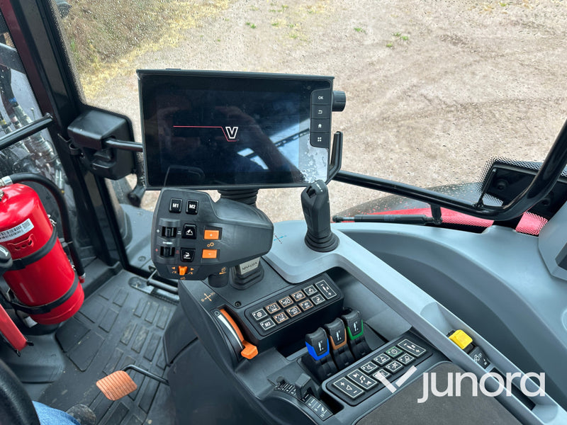 Valtra G 125 E Versu med lastare