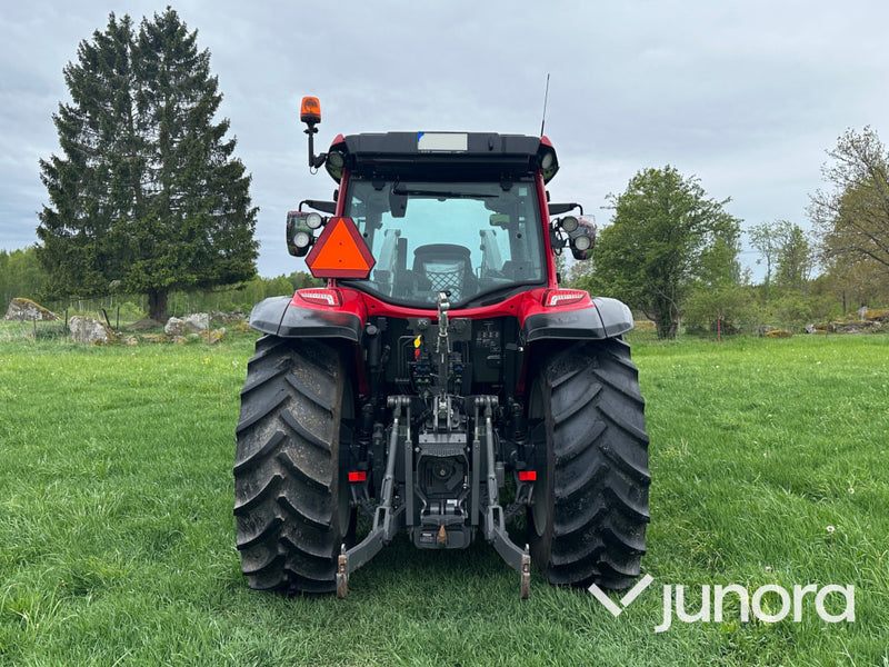 Valtra G 125 E Versu med lastare