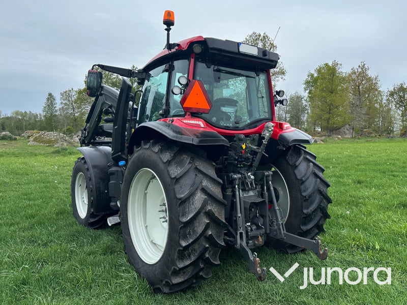 Valtra G 125 E Versu med lastare