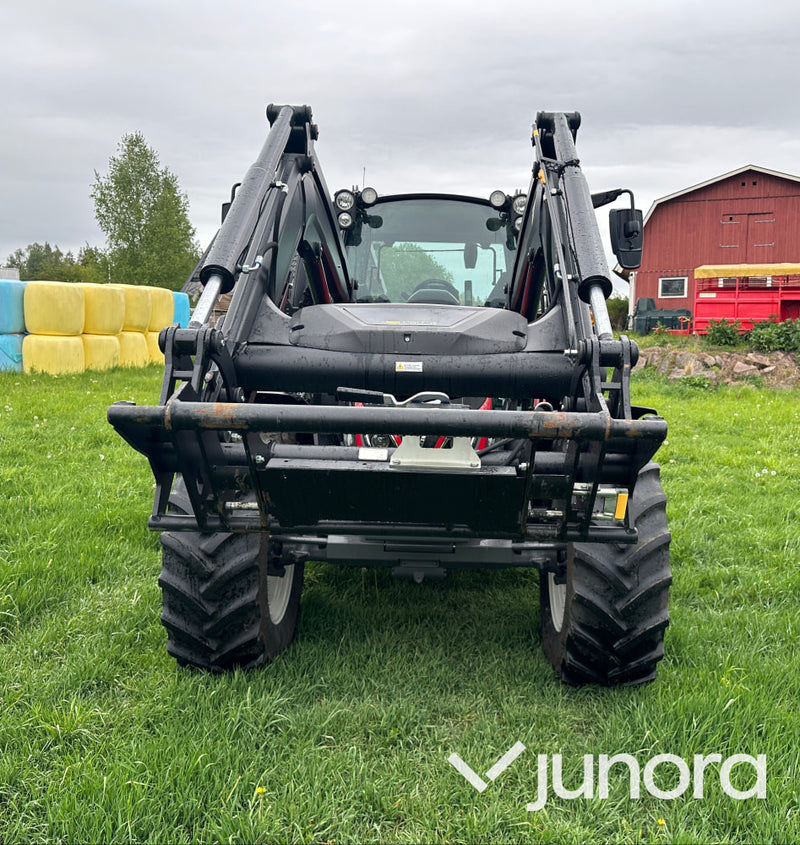 Valtra G 125 E Versu med lastare