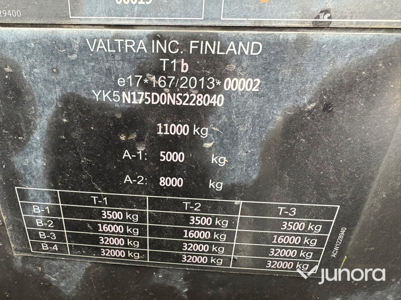 Traktor – Valtra N175 Direct, med twintrac & lastare