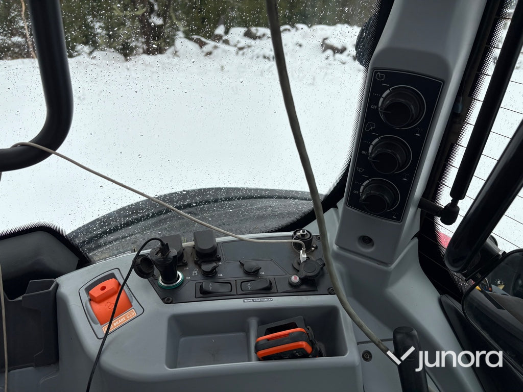 Traktor – Valtra N175 Direct, med twintrac & lastare