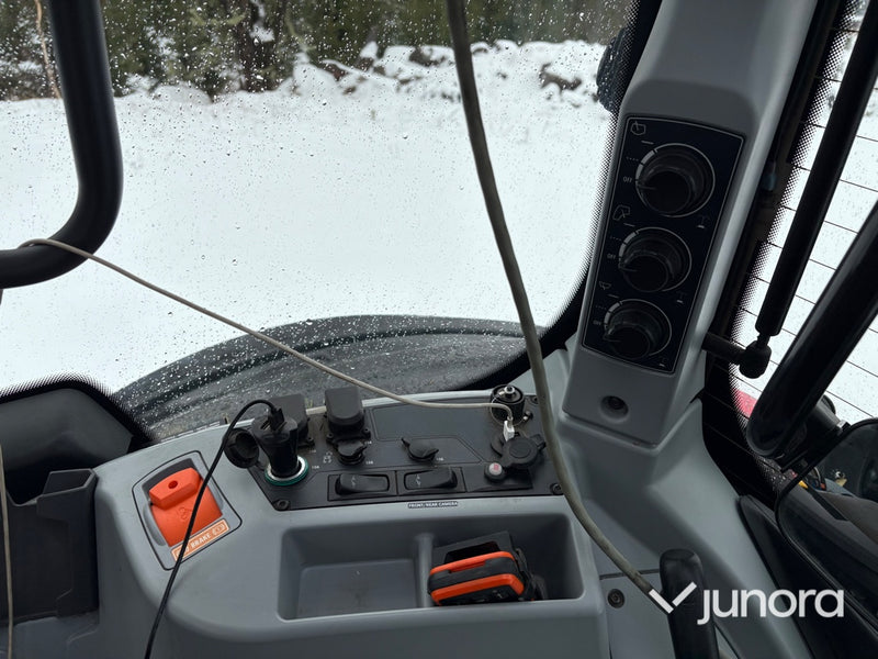 Traktor – Valtra N175 Direct, med twintrac & lastare