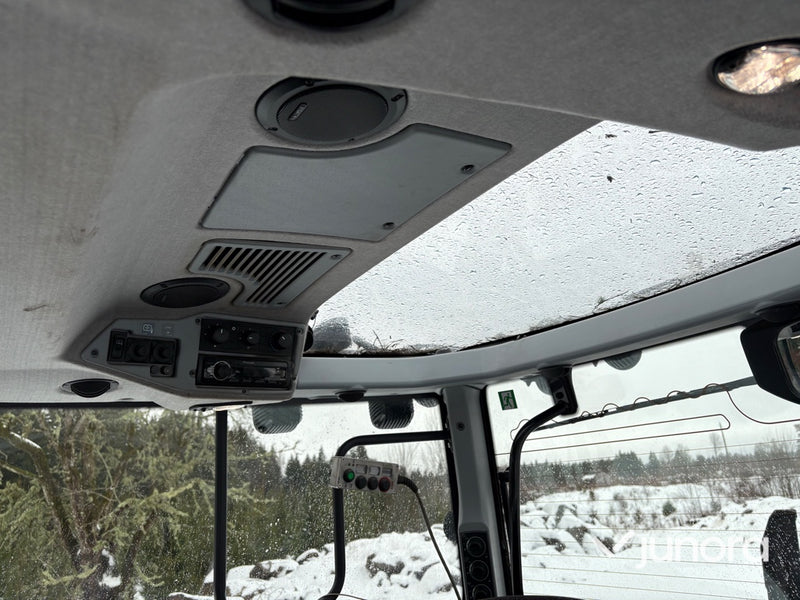 Traktor – Valtra N175 Direct, med twintrac & lastare