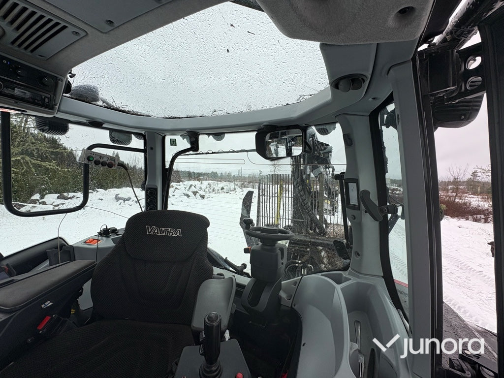 Traktor – Valtra N175 Direct, med twintrac & lastare