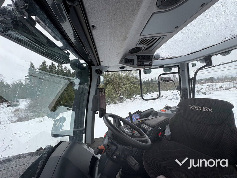 Traktor – Valtra N175 Direct, med twintrac & lastare