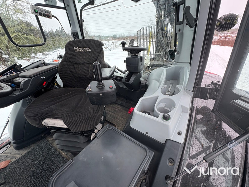 Traktor – Valtra N175 Direct, med twintrac & lastare