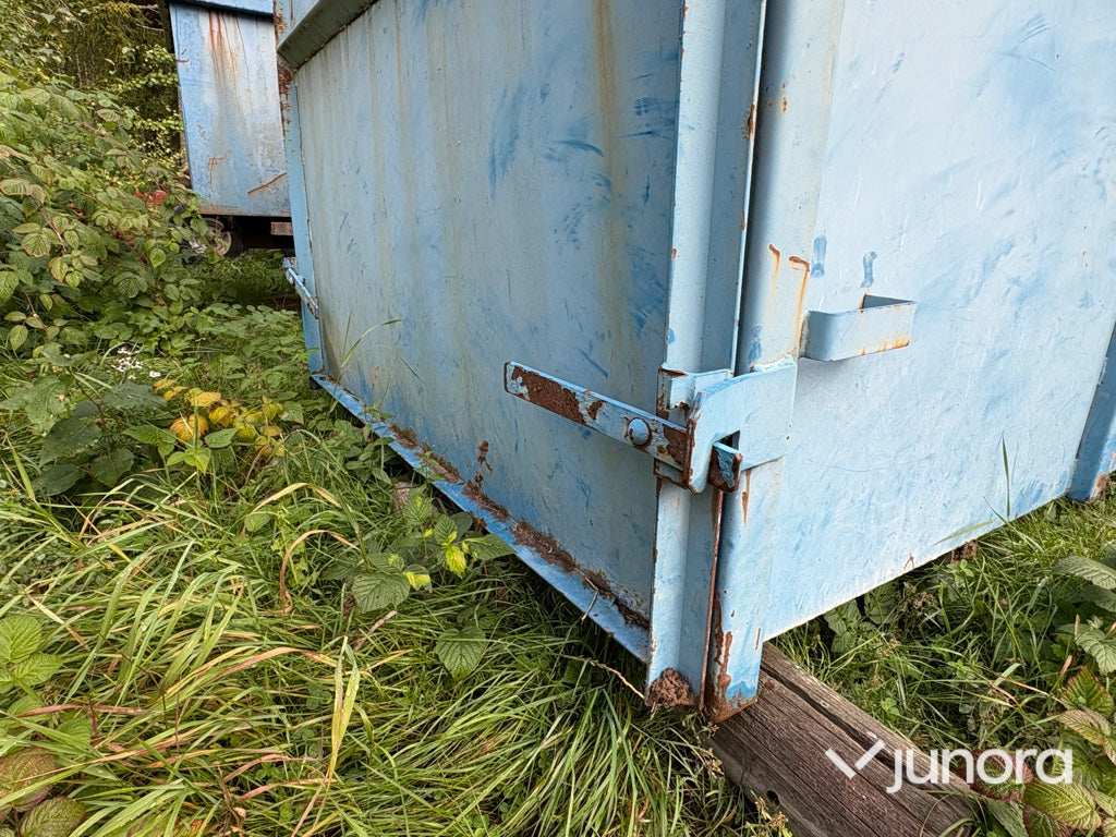 Täckt liftdumpercontainer 10 m3