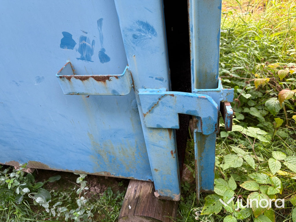 Täckt liftdumpercontainer 10 m3