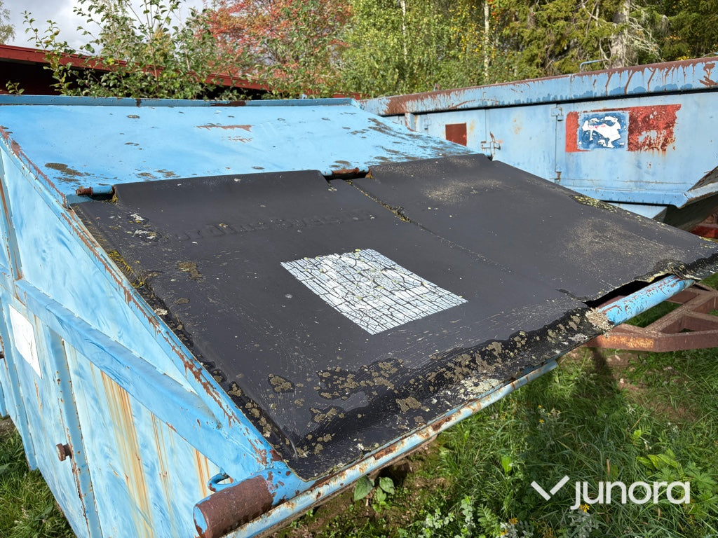 Täckt liftdumpercontainer 10 m3