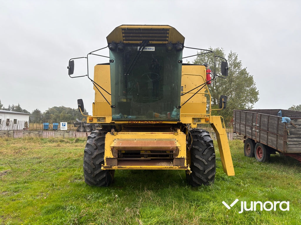 Skördetröska New Holland TX32 17 fot