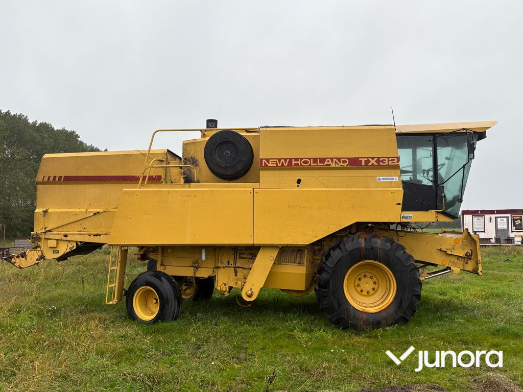 Skördetröska New Holland TX32 17 fot