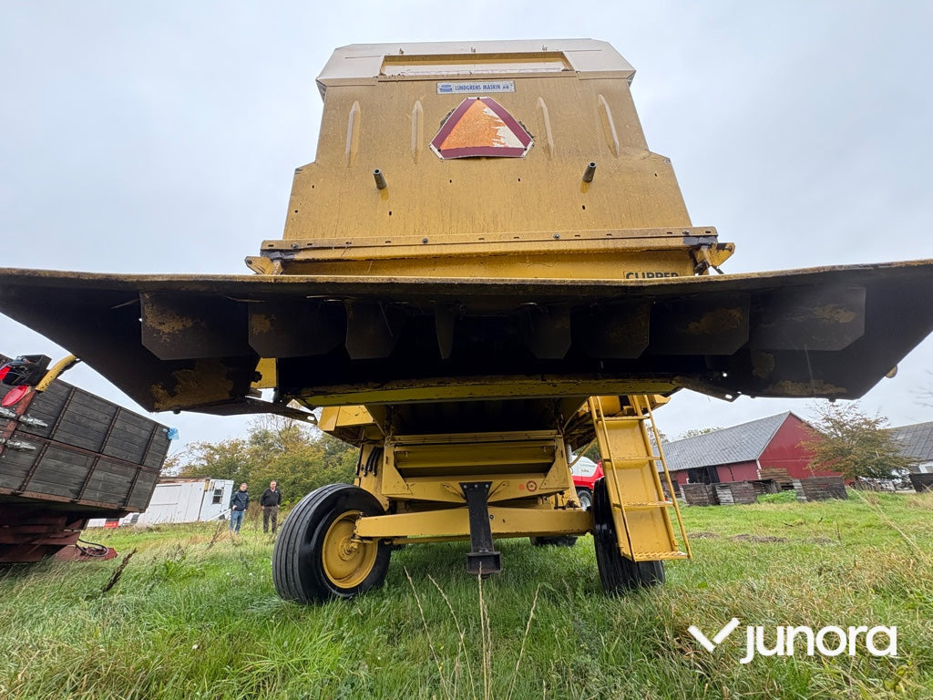 Skördetröska New Holland TX32 17 fot