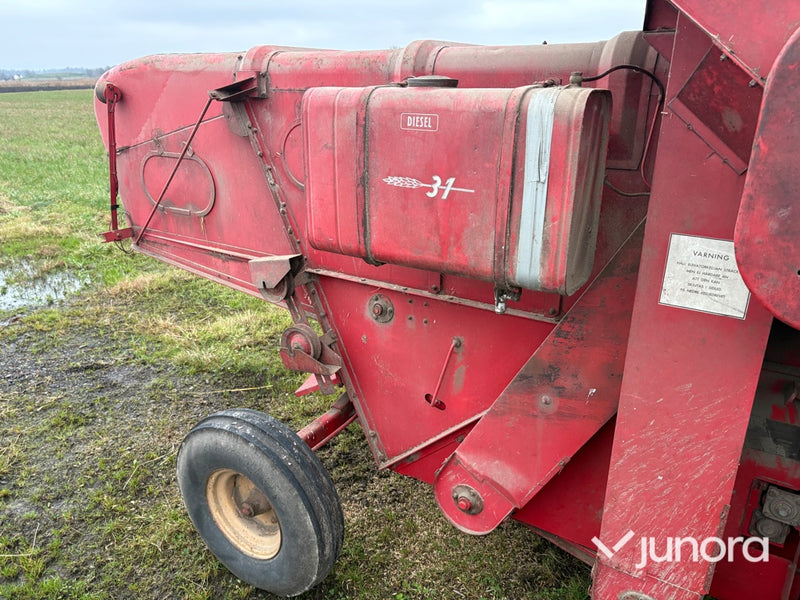 Skördetröska - MF 31