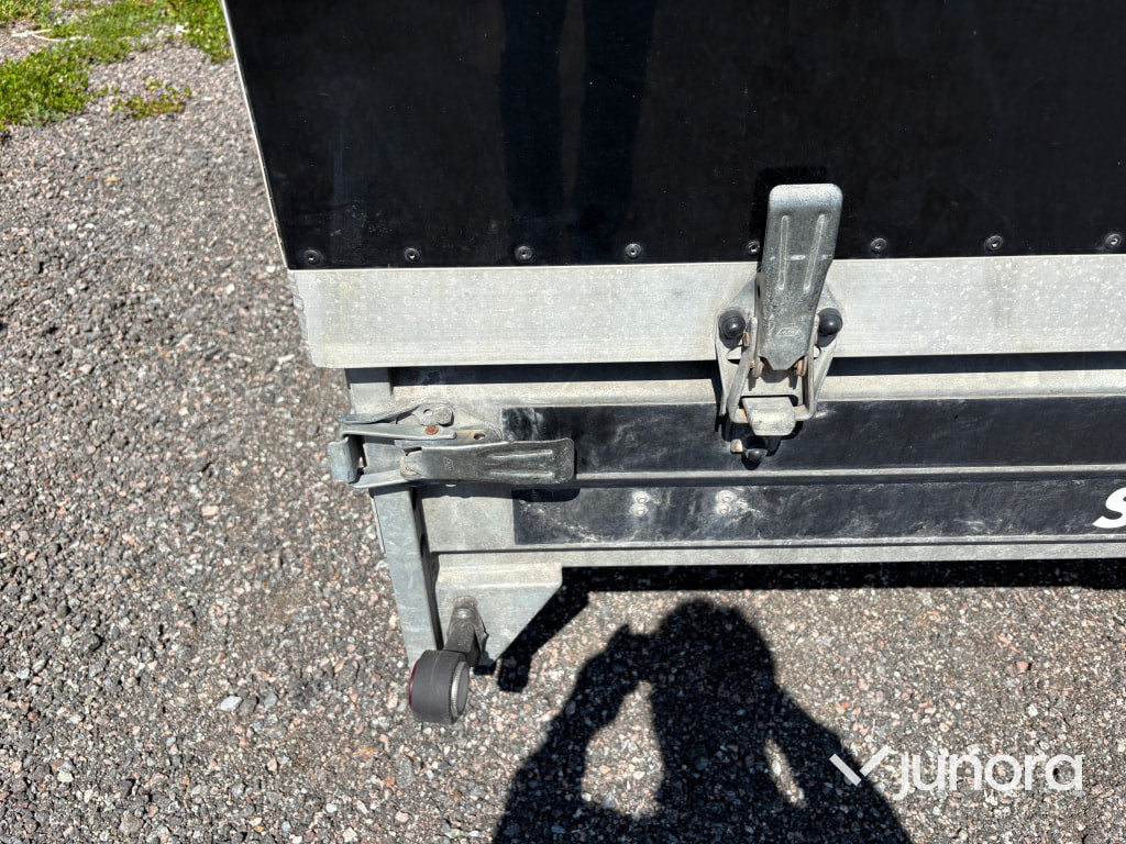 Släpvagn Lorries Snowmaster TT495-i med kåpa