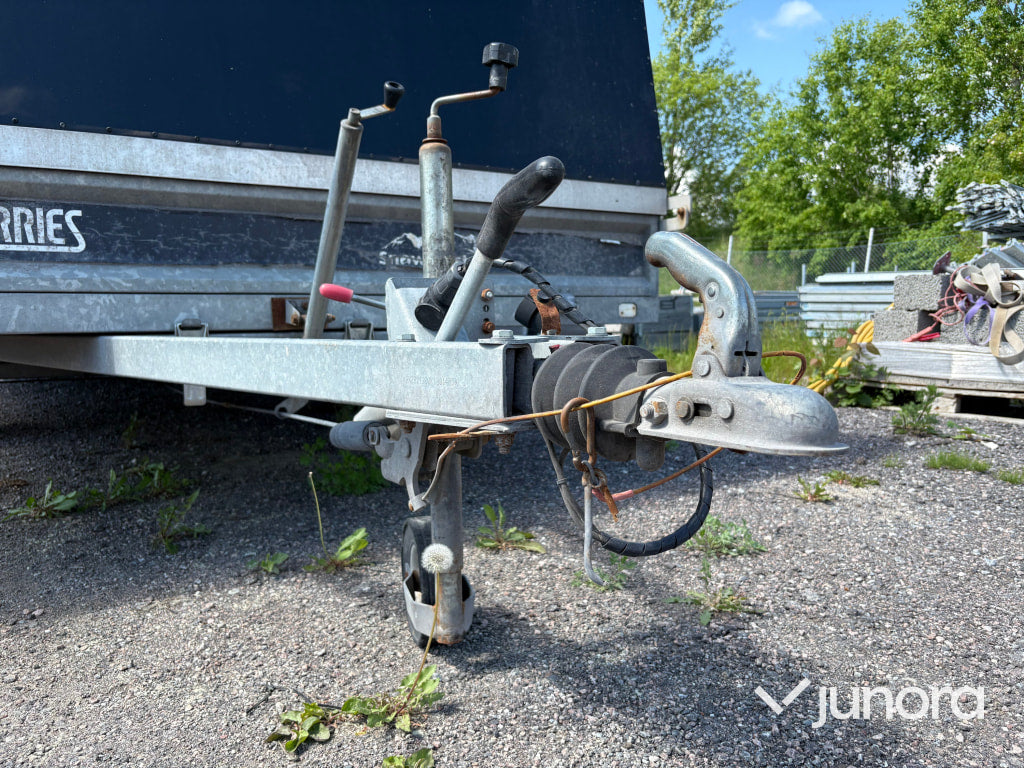 Släpvagn Lorries Snowmaster TT495-i med kåpa