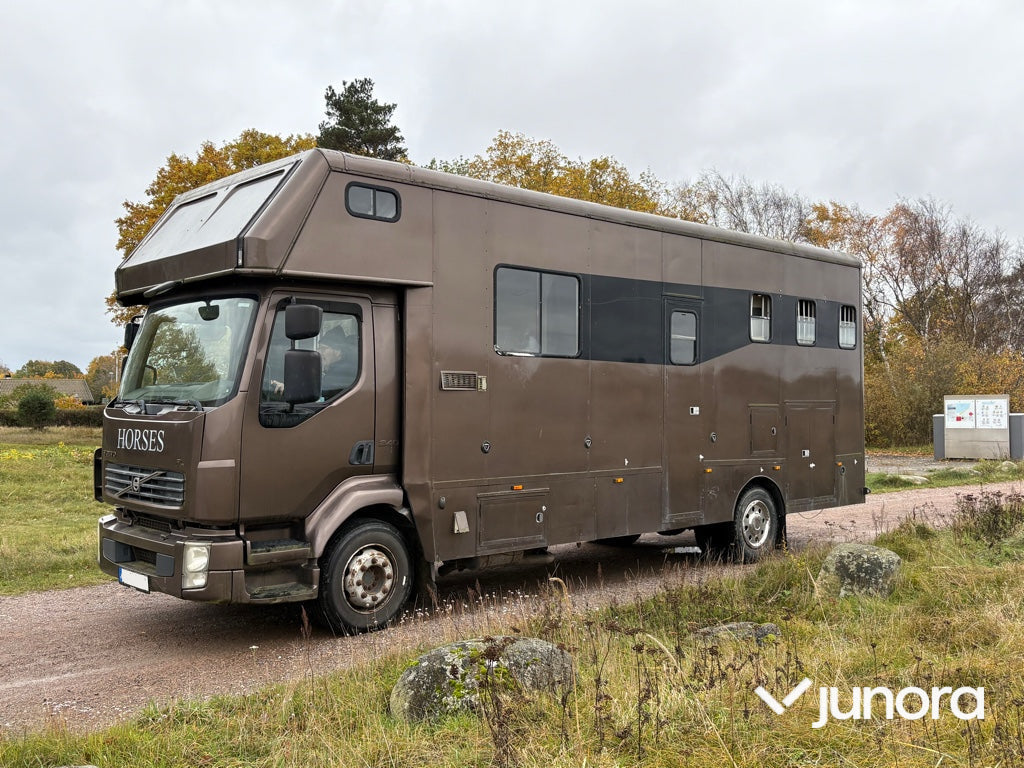 Hästlastbil - Volvo, FL-240, Whittaker