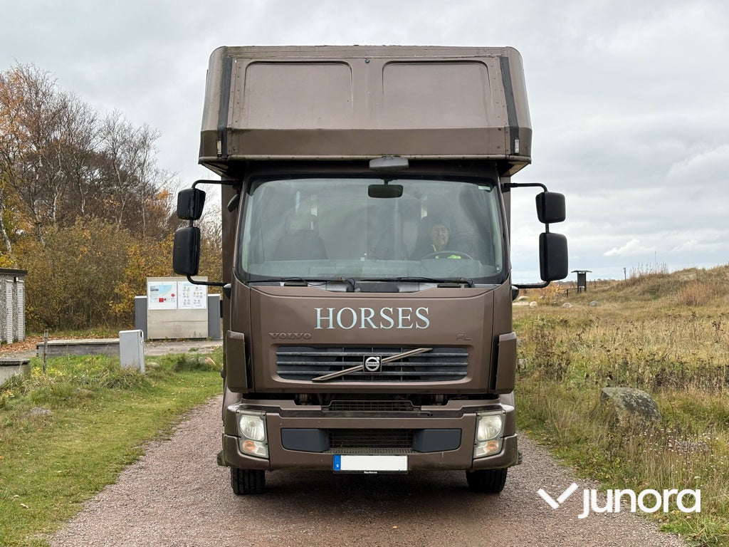 Hästlastbil - Volvo, FL-240, Whittaker