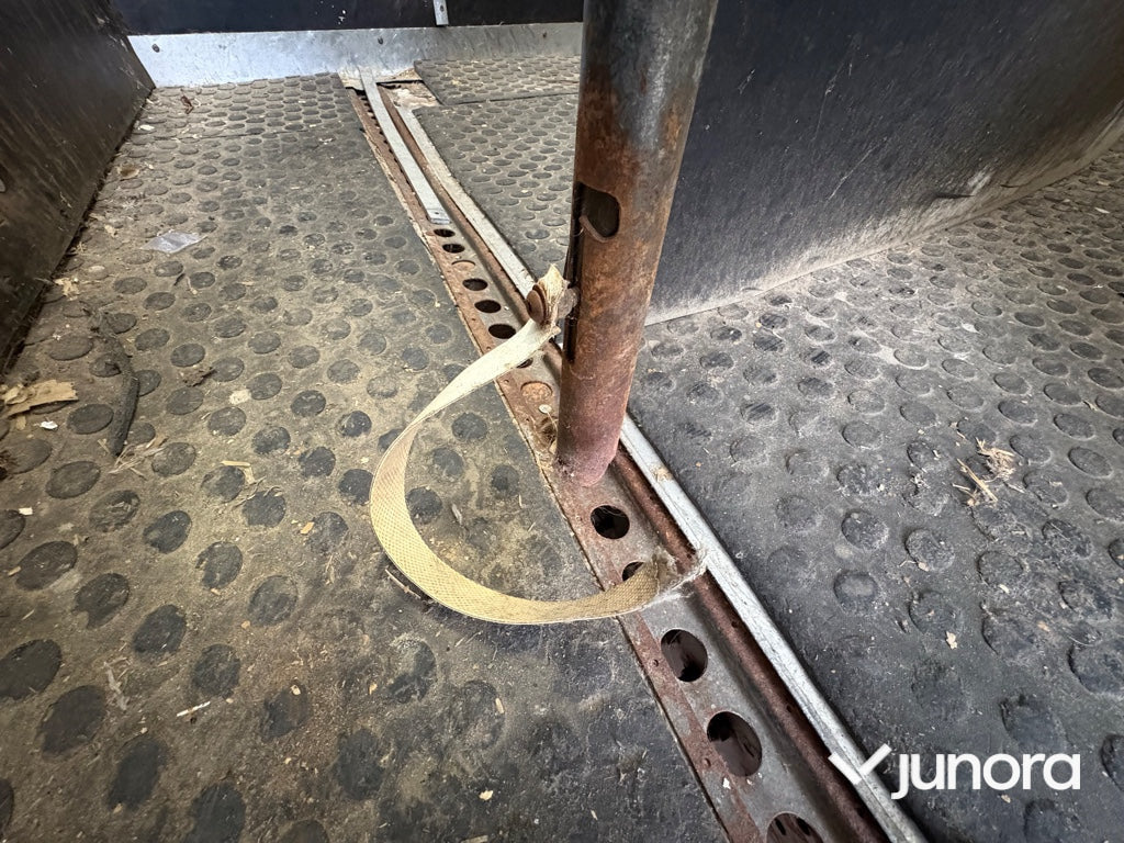 Hästlastbil - Volvo, FL-240, Whittaker