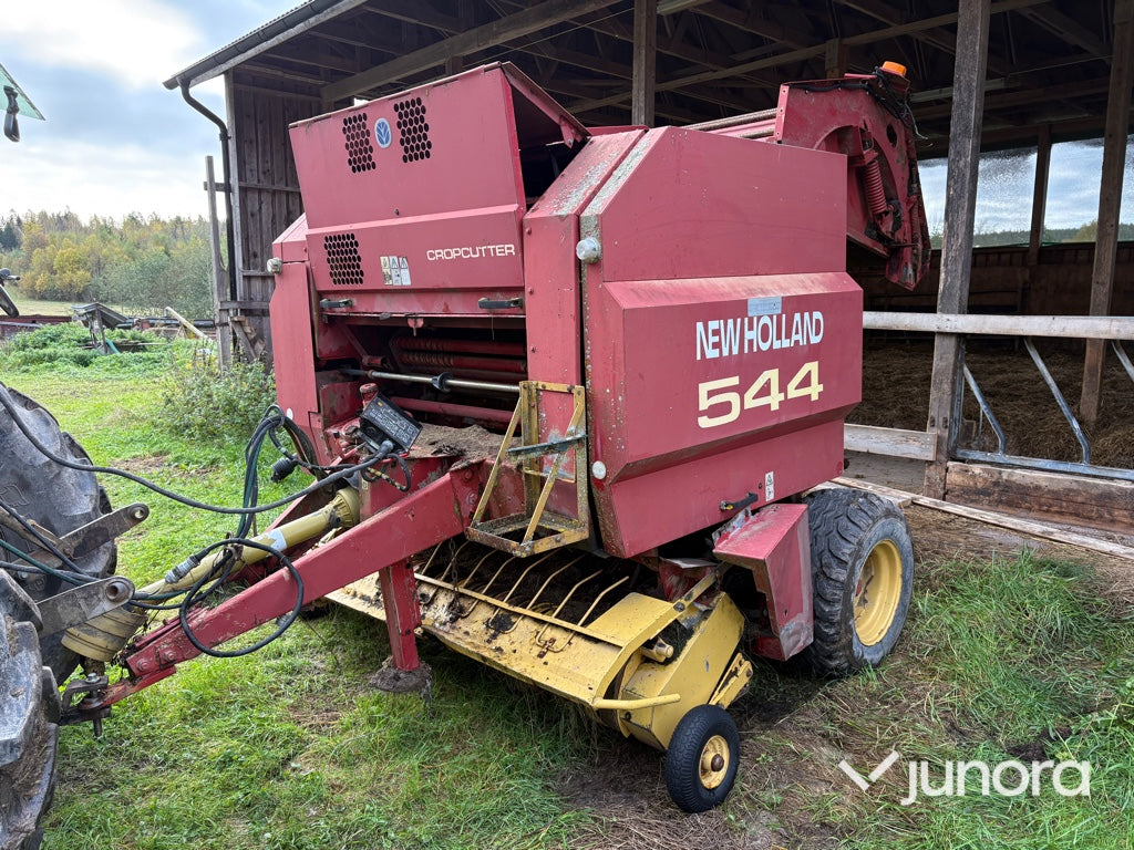 Rundbalspress New Holland 544 Cropcutter