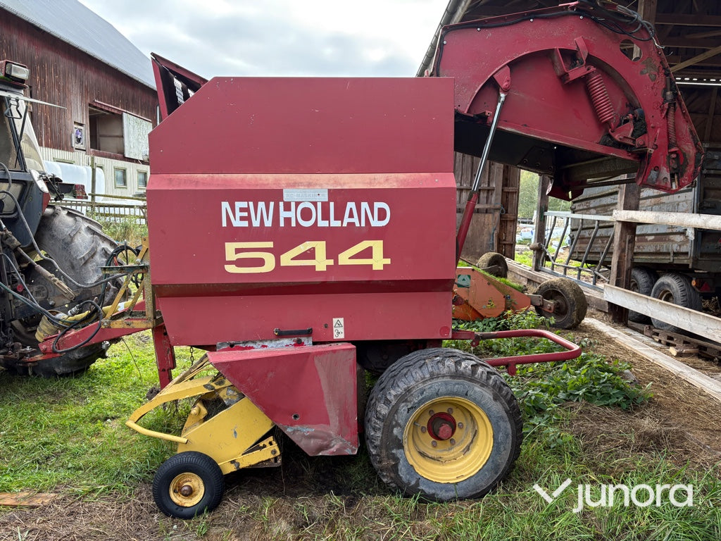 Rundbalspress New Holland 544 Cropcutter