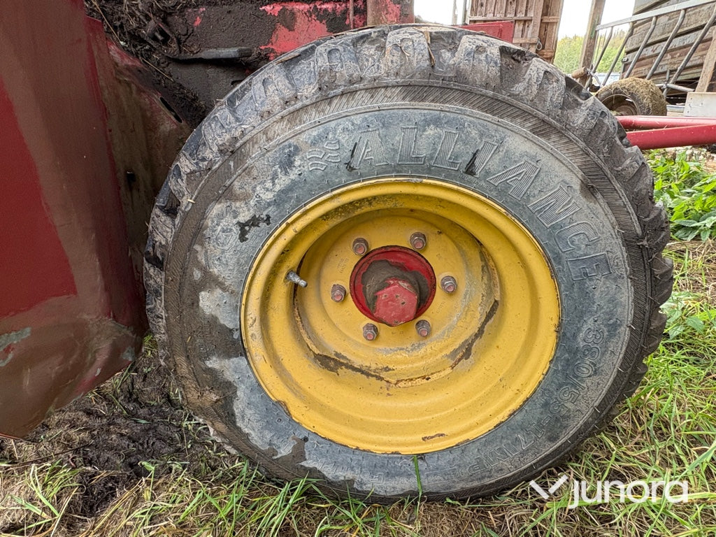 Rundbalspress New Holland 544 Cropcutter